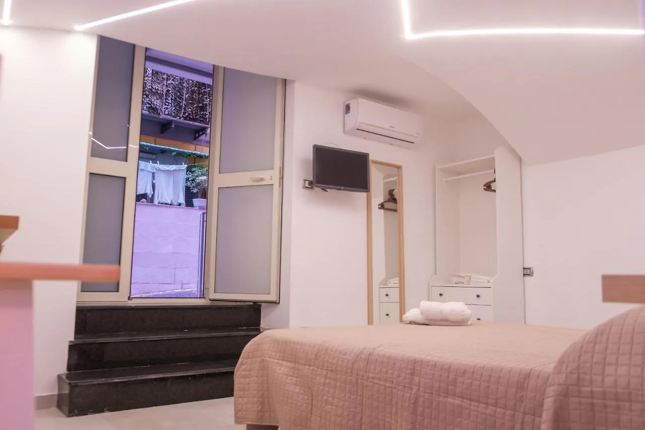 Casa Vacanze I Murales Apartment Naples Italy